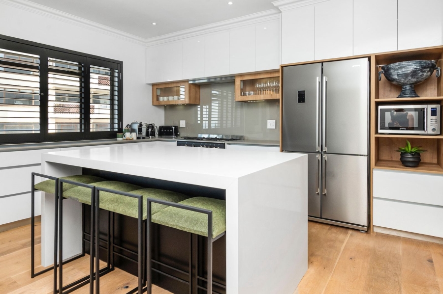 3 Bedroom Property for Sale in Sea Point Western Cape